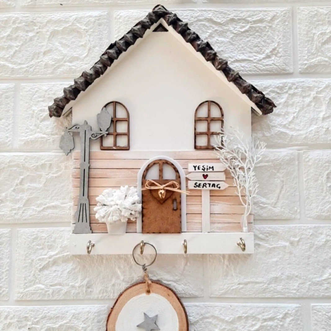 Çam Kozalak Çatılı Kış Temalı Anahtar Askısı 23 x 25
