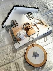 Çam Kozalak Çatılı Kış Temalı Anahtar Askısı 23 x 25