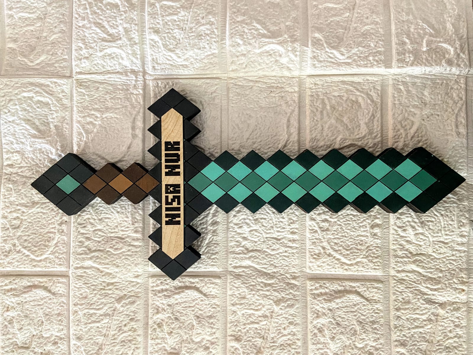 Elmas Kılıcı Minecraft Çocuk Odası Duvar Dekoru - Kişiye Özel İsim - El İşçiliği Boyama 40x18 cm