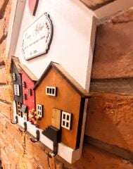 Hogsmeade Village Temalı Duvar Dekorasyonu Anahtarlık Askısı 27 x 27 cm