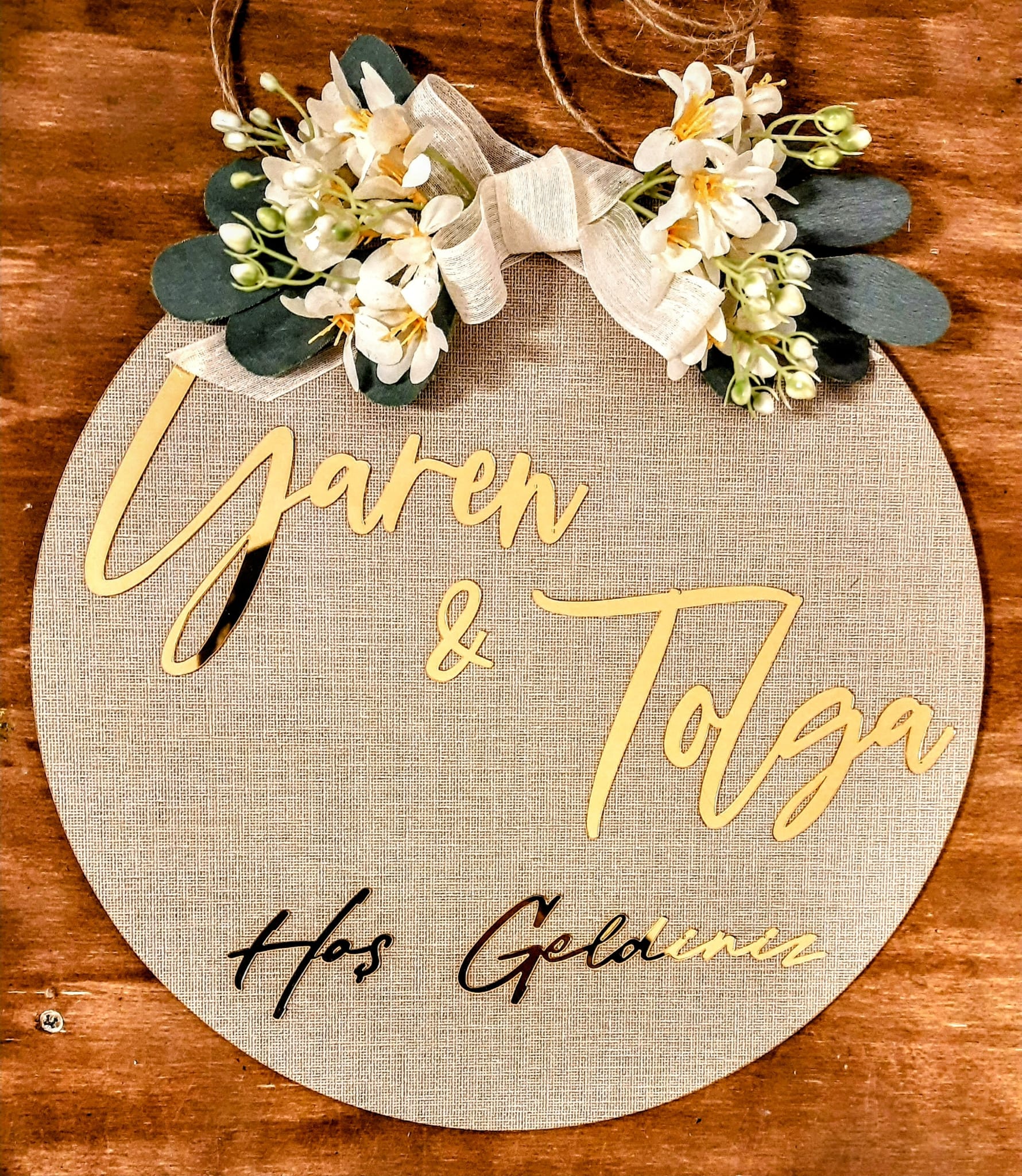 Kapı Süsü Ev Hediyesi Hoş Geldiniz Gold yazılı Isme Özel 30 X 30 Cm