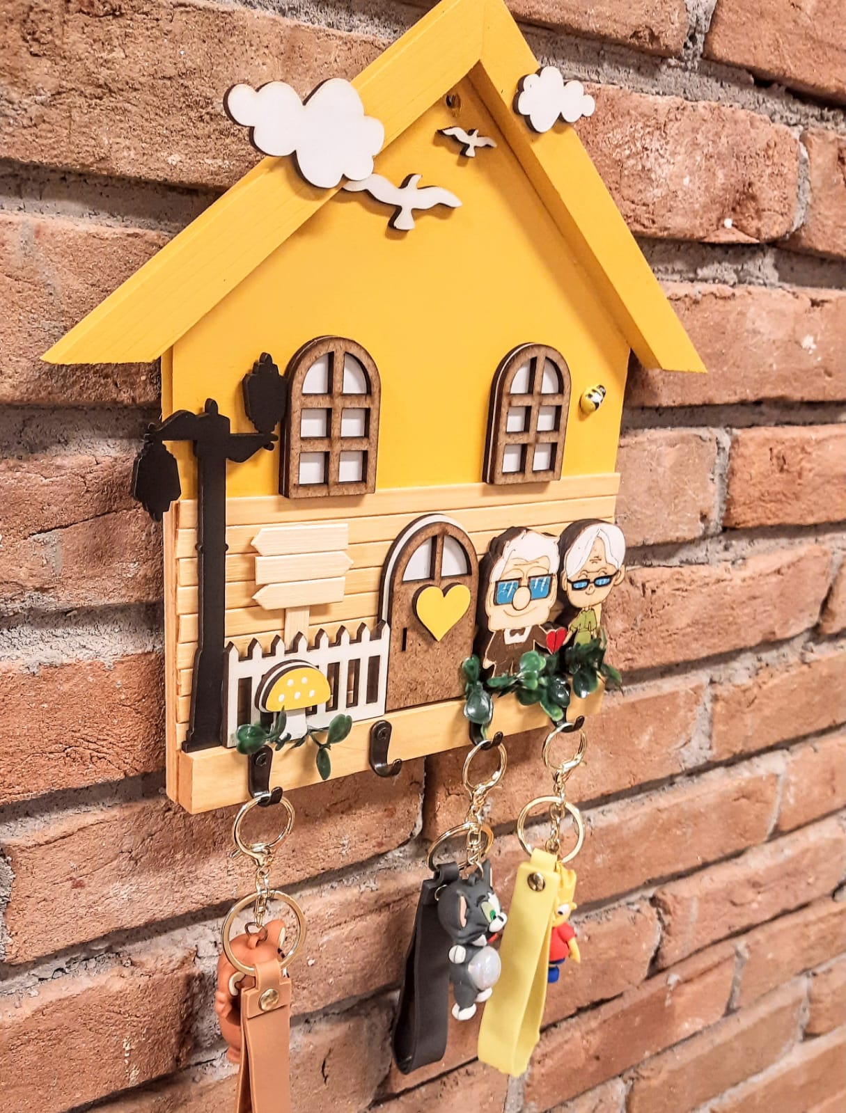 Anahtarlık Askısı Sarı Yukarı Bak Temalı 27 X 27 Cm