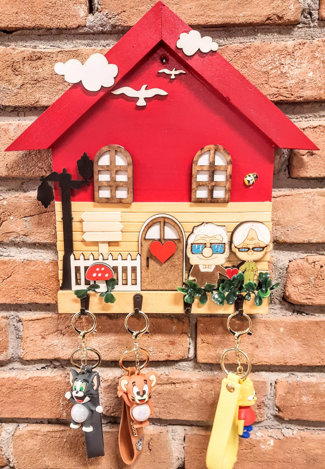 Anahtarlık Askısı Kırmızı Yukarı Bak Temalı 27 X 27 Cm